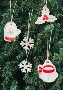 Boîte de 4 pendentifs Bonhomme de neige pour sapin de Noël