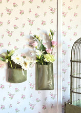 Charger l&#39;image dans la galerie, Vase Mural Vert Sauge 3
