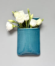 Charger l&#39;image dans la galerie, Vase Mural Bleu Délavé
