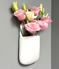 Charger l&#39;image dans la galerie, Vase Mural Blanc 3
