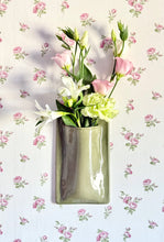 Charger l&#39;image dans la galerie, Vase Mural Vert Sauge 2
