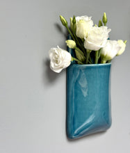 Charger l&#39;image dans la galerie, Vase Mural Bleu Délavé
