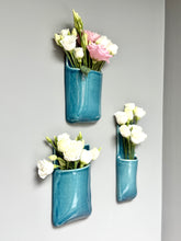 Charger l&#39;image dans la galerie, Vase Mural Bleu Délavé 3
