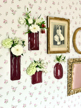 Charger l&#39;image dans la galerie, Long Vase Mural Aubergine
