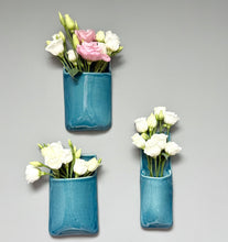 Charger l&#39;image dans la galerie, Vase Mural Bleu Délavé 2

