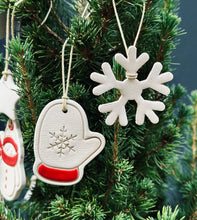 Charger l&#39;image dans la galerie, Boîte de 6 pendentifs Flocons pour sapin de Noël
