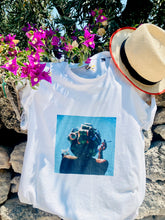 Charger l&#39;image dans la galerie, TEE-SHIRT BIGOUDIS - 100% Cotton, fabriqué à Paris, 10% des ventes seront reversés à l&#39;association ABRI DE FEMMES
